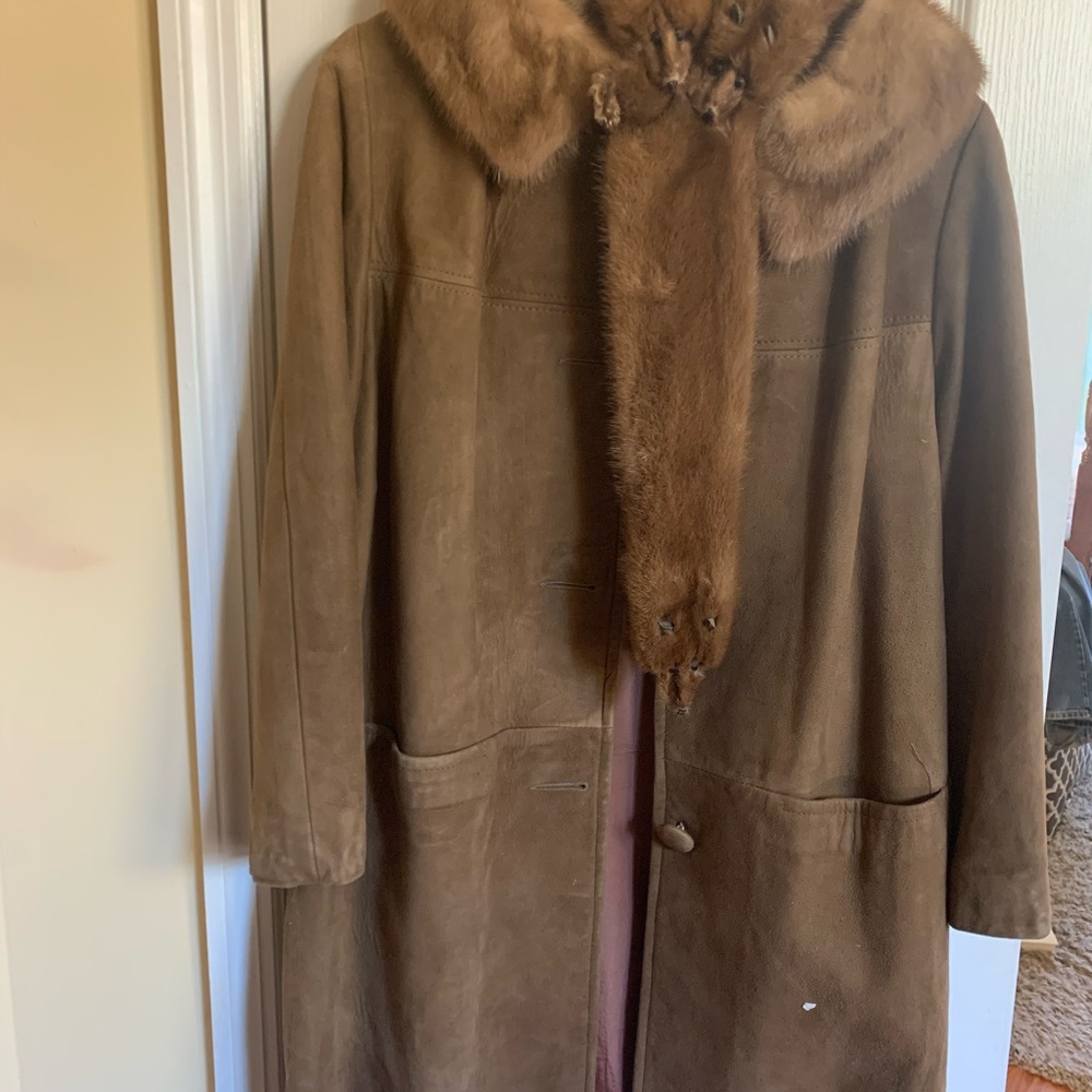 Real Mink Coat With Real Mink Animal Stole. Vintage View 5